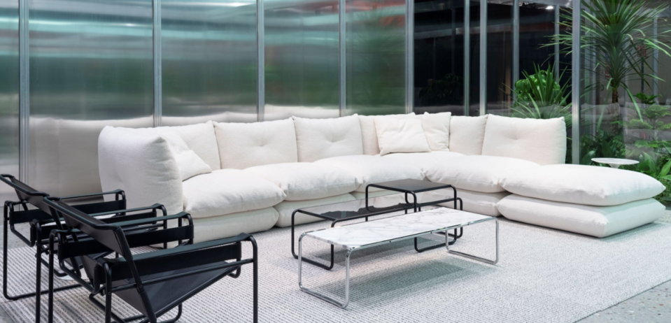 The Knoll Pillo sofa