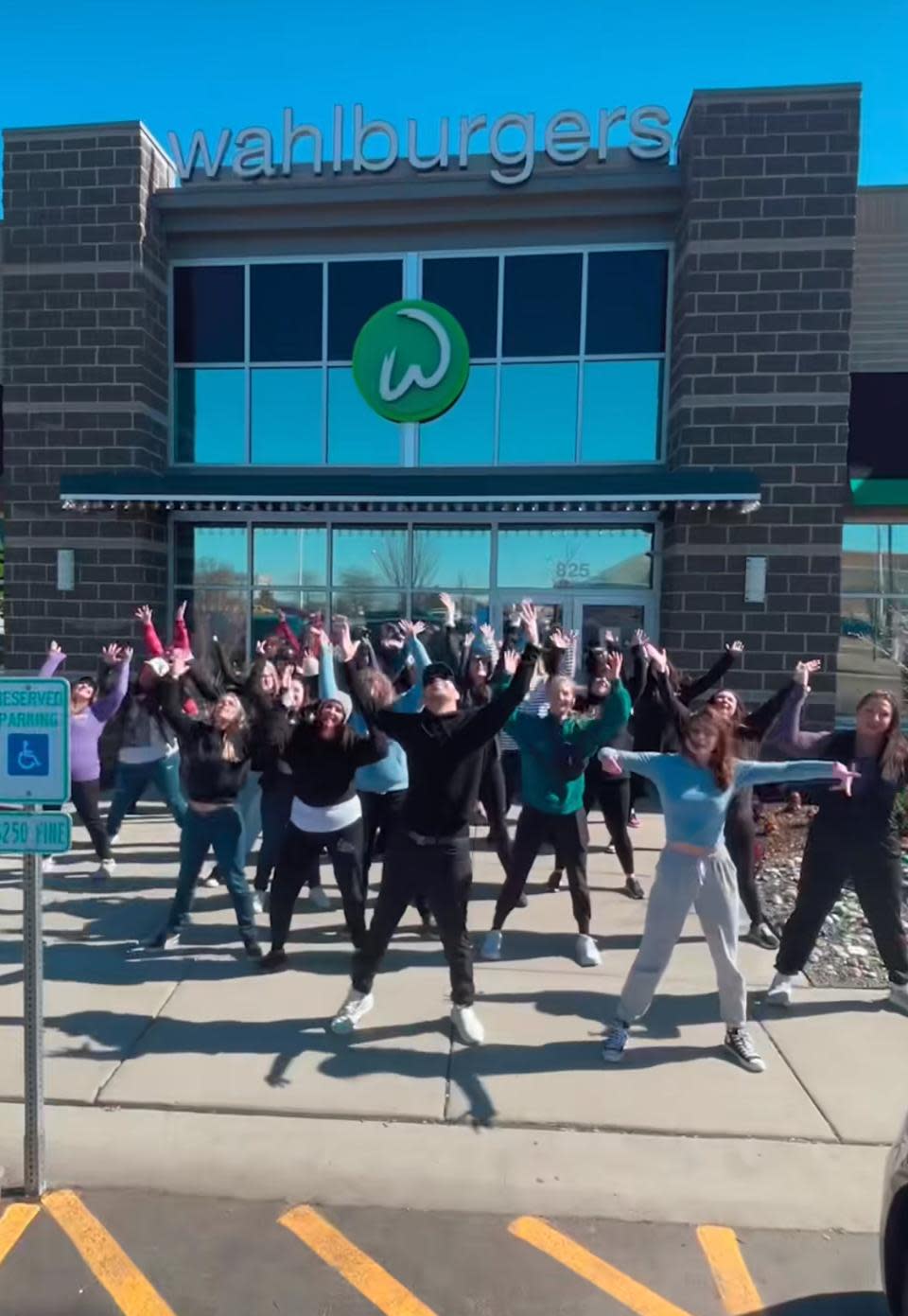 Donnie Wahlberg flash mob