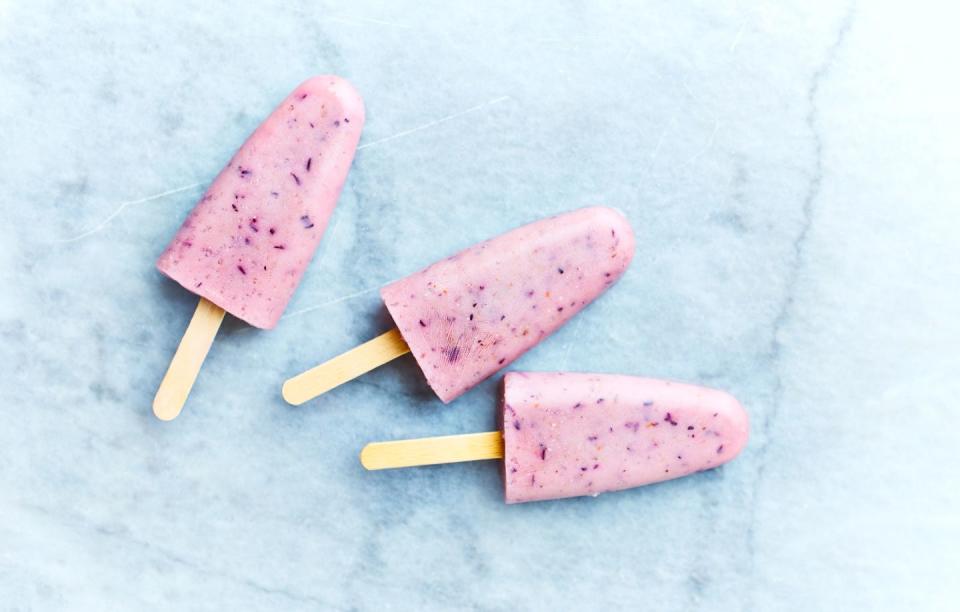 2) DIY Frozen Greek Yogurt Fresh Fruit Bars