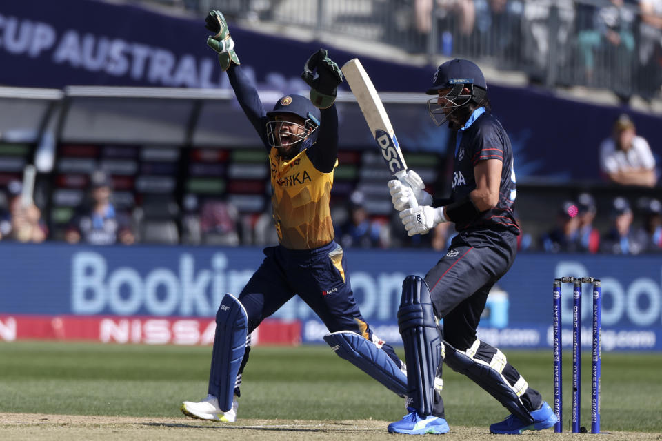 Sri Lanka's Kusal Mendis, left, successfully appeals for the wicket of Namibia's David Wiese, right, during their T20 World Cup Cricket match in Geelong, Australia, Sunday, Oct. 16, 2022. (AP Photo/Asanka Brendon Ratnayake)