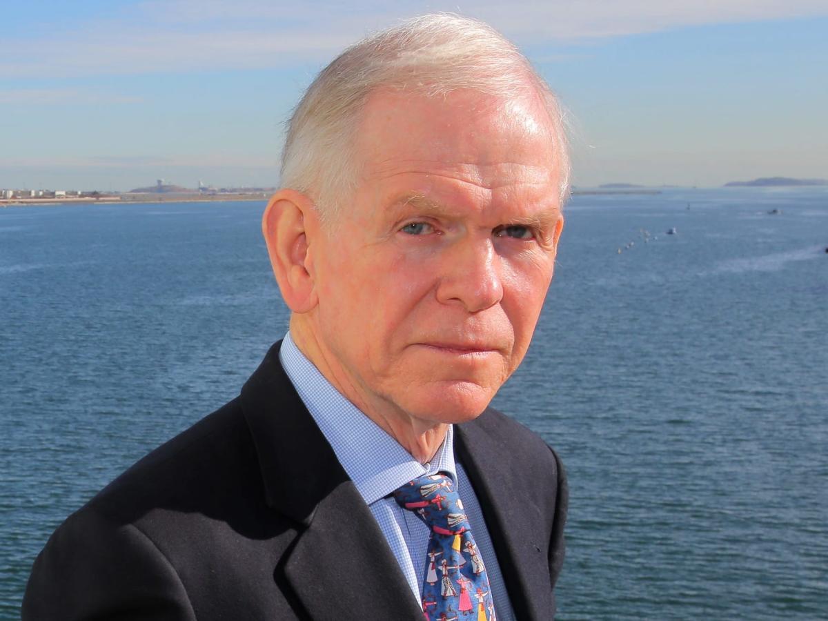 Expert Investor Jeremy Grantham Sounds Alarm: Abandon US Stocks, as AI Bubble is Poised to Burst and Recession Looms