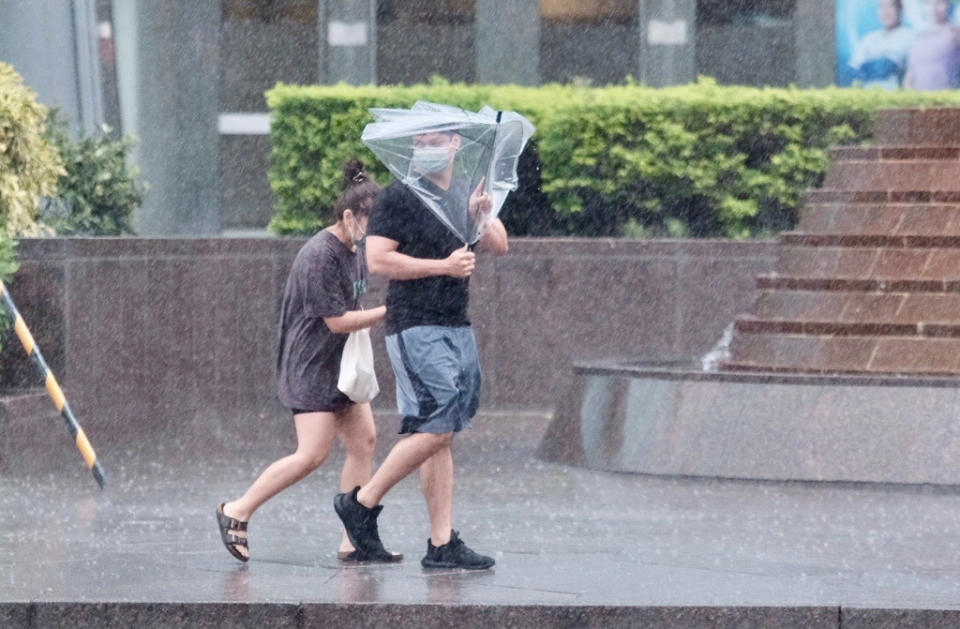 收到東北風影響，宜蘭連日降下暴雨，今天氣象局更升級為「超大豪雨」。(示意圖／資料照、郭吉詮攝)