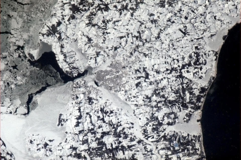 Charlottetown, PEI. The birthplace of Canada's Confederation, seen from orbit by a Canadian, 146 years later. pic.twitter.com/bbGvjF2G