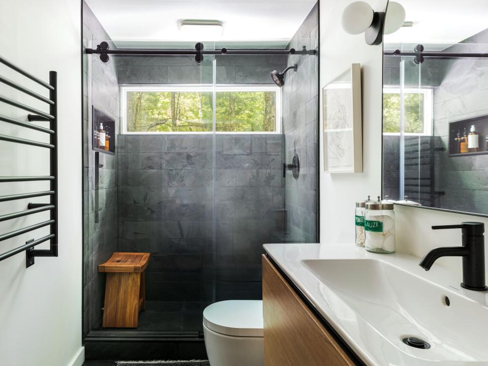 The bathroom in the chalet.