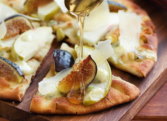 <strong>Get the <a href="http://steamykitchen.com/1663-fig-apple-and-gorgonzola-flatbread.html">Warm Fig, Apple and Gorgonzola Flatbread recipe</a> by Steamy Kitchen</strong>