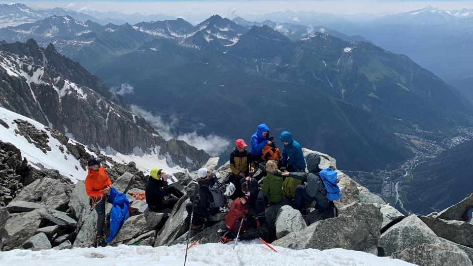 A group enjoying lunch on Glacier du Géant