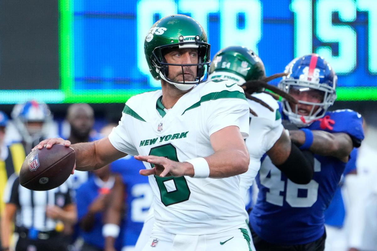 Aaron Rodgers forced to wear Auburn jersey by C.J. Uzomah after Cal loss to  Tigers