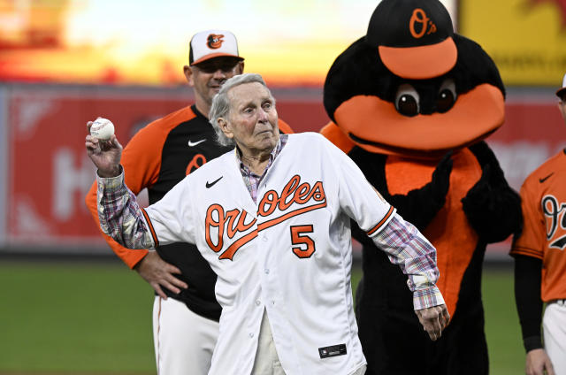 Brooks Robinson, Orioles defensive stalwart and Hall of Famer, dies at 86