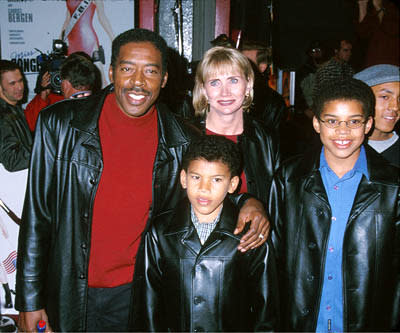 Ernie Hudson and his family at the Hollywood premiere of Warner Brothers' Miss Congeniality