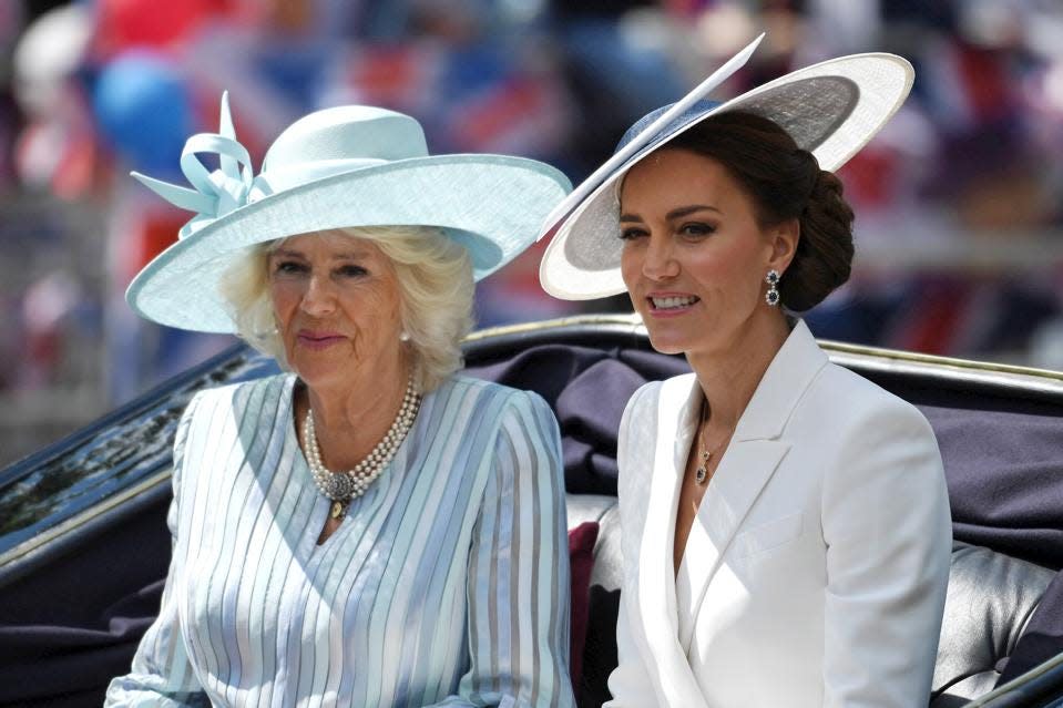 Camilla, duquesa de Cornualles y Catalina, duquesa de Cambridge durante el desfile Trooping the Colour.