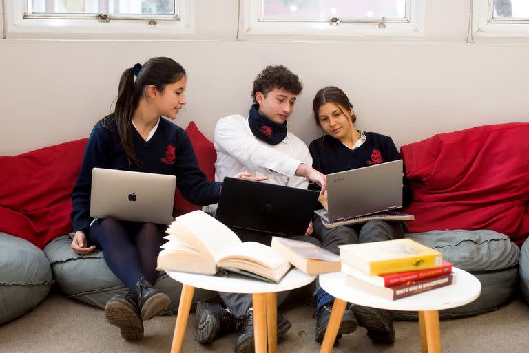 Desde 2017, los estudiantes del nivel secundario utilizan la tecnología de forma cotidiana en el aprendizaje