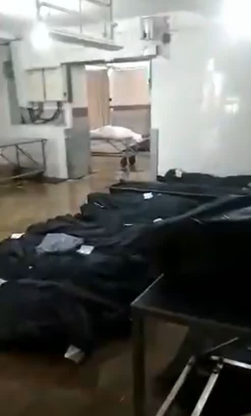 伊朗庫姆的某醫院內，數十具的屍體已快不夠存放。（圖／翻攝自推特-MohamadAhwaze）