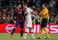 Football - FC Barcelona v Bayern Munich - UEFA Champions League Semi Final First Leg - The Nou Camp, Barcelona, Spain - 6/5/15 Barcelona's Luis Suarez clashes with Bayern Munich's Bastian Schweinsteiger as referee Nicola Rizzoli intervenes Reuters / Albert Gea