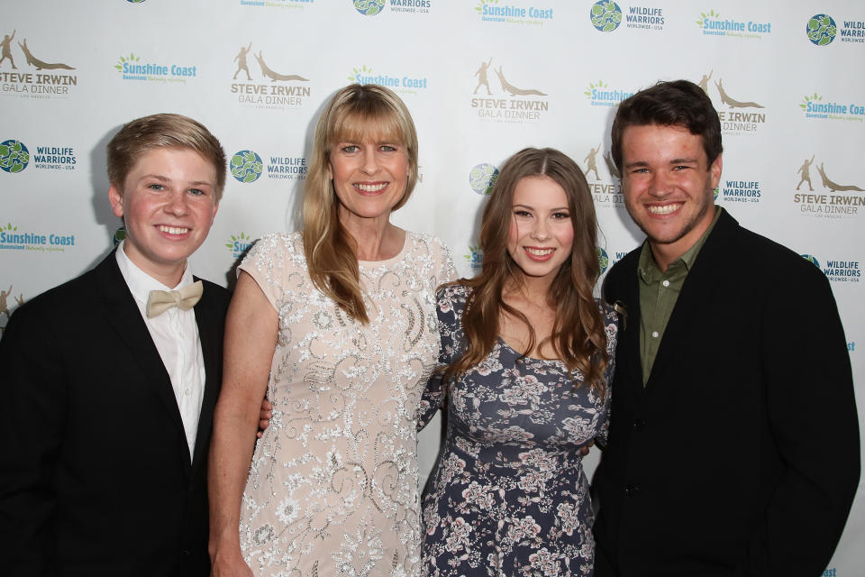 LOS ANGELES, CA - MAY 13:  (L-R) Robert Irwin, Terri Irwin, Bindi Irwin and Chandler Powell attend the Steve Irwin Gala Dinner at the SLS Hotel at Beverly Hills on May 13, 2017 in Los Angeles, California.  (Photo by David Livingston/Getty Images)