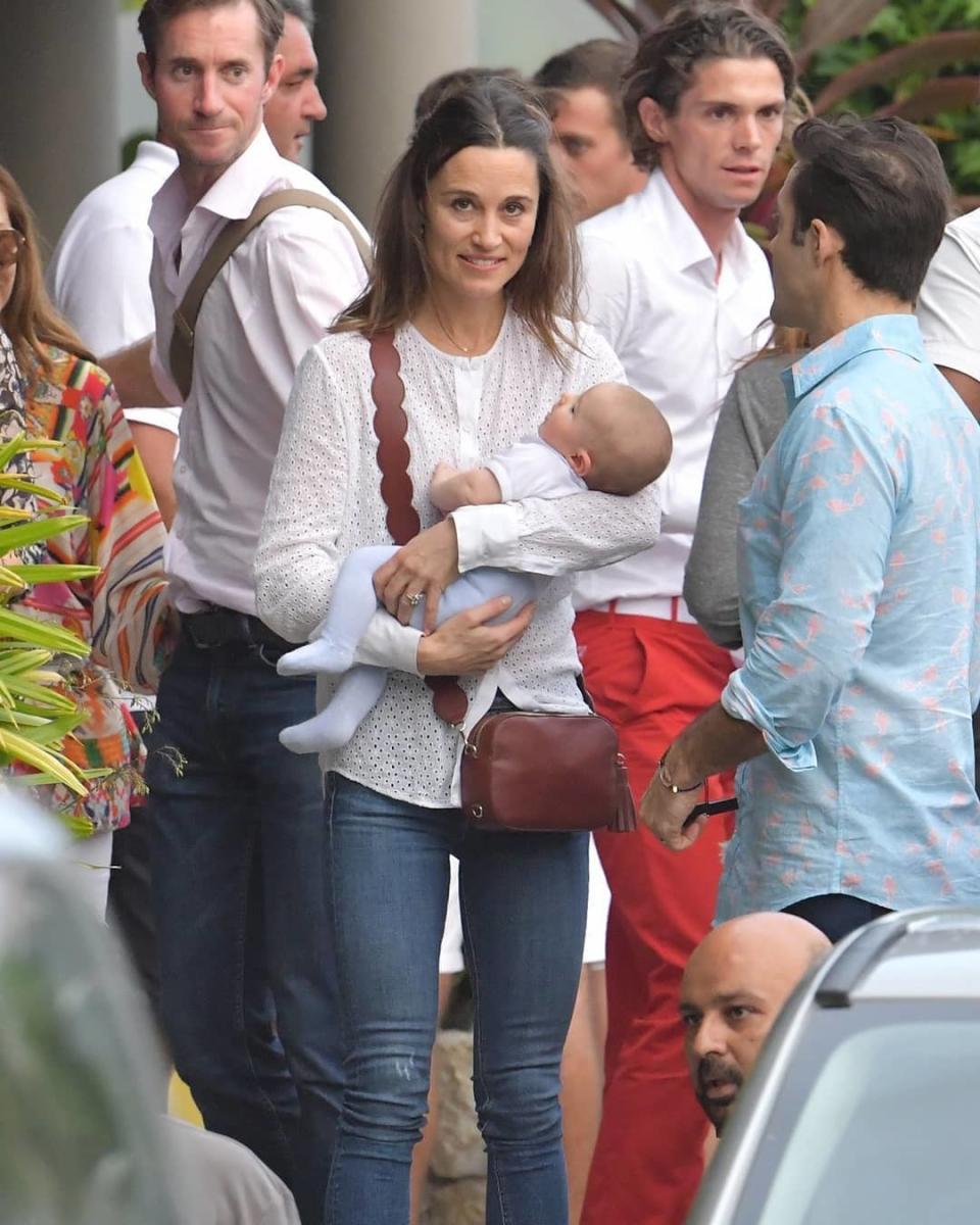 Pippa fue captada con el pequeño Arthur a su llegada a la isla. Instagram @bea_york