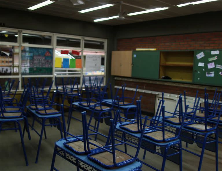 Una escuela porteña, ayer, con las aulas vacías