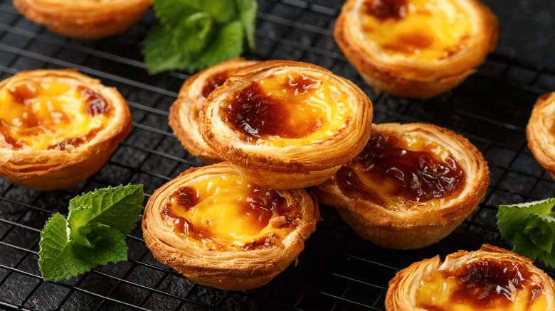 pastel de nata and mint leaves