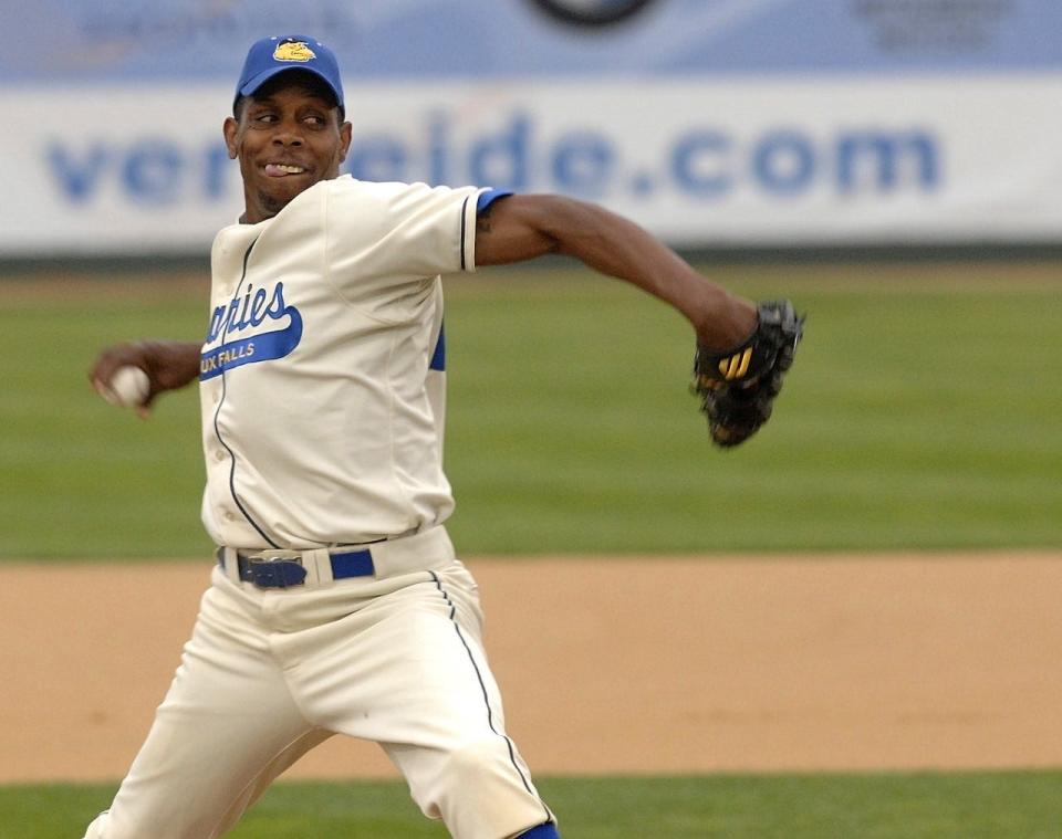 Pat Mahomes was the ace pitcher on the Canaries' 2008 championship team