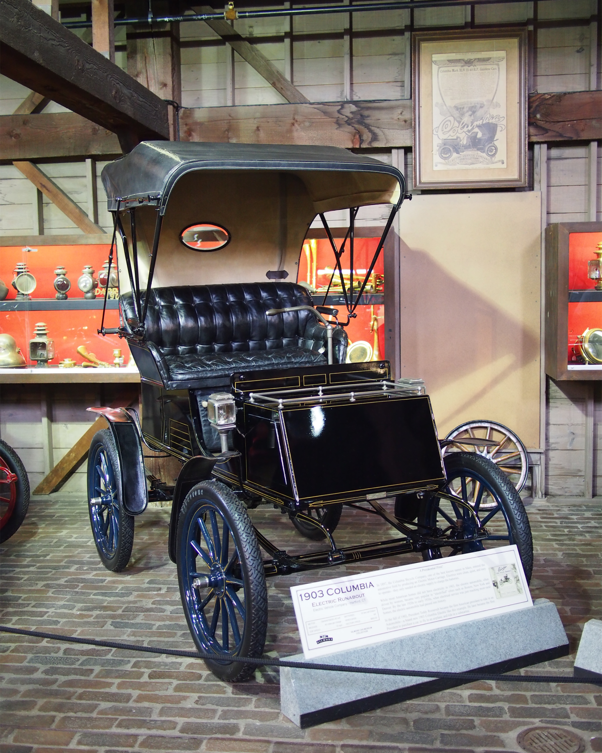 1903 Columbia Electric Runabout, the best-seller car in the U.S. in 1900 and the first to exceed 1000 sales.