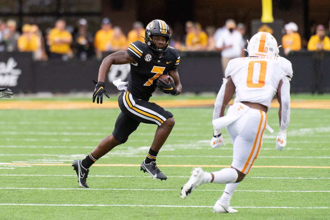 Missouri wide receiver Dominic Lovett (7) leads the SEC in receptions with 45.