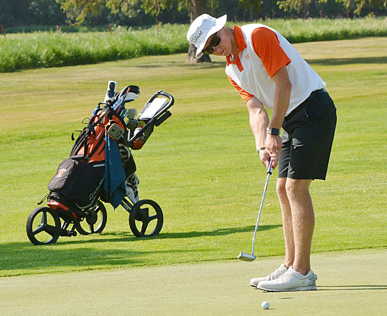 Chet Peterson of Ipswich putts on No. 4 at the Prairie Winds Golf Club during the opening day of the state Class B boys golf tournament on Monday, June 5, 2023 in Watertown.