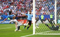 <p>It’s 3-0 as Edinson Cavani gets his name on the scoresheet </p>