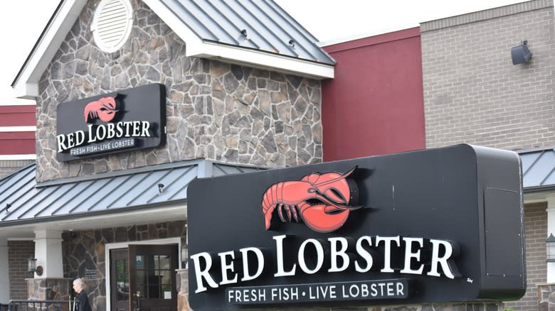 outside of Red Lobster restaurant