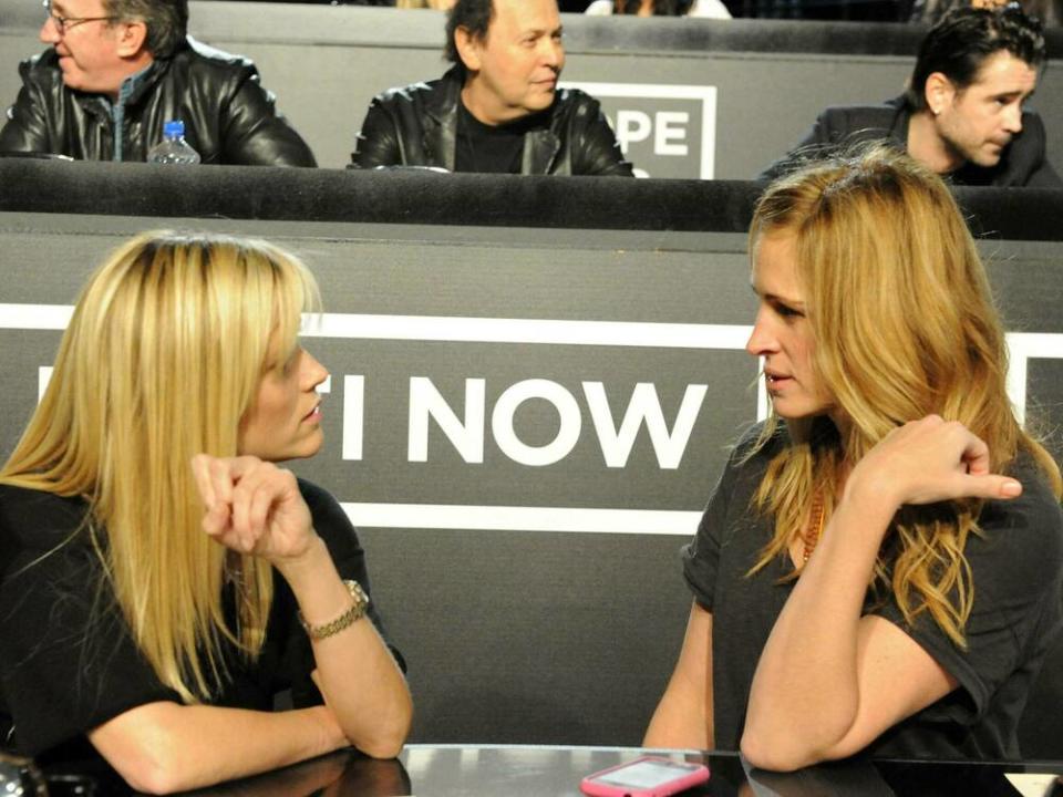 Julia Roberts (r.) übernimmt die Hauptrolle in einer neuen Apple-Serie, Reese Witherspoon (l.) ist ihre Produzentin. (Bild: imago images / UPI Photo)