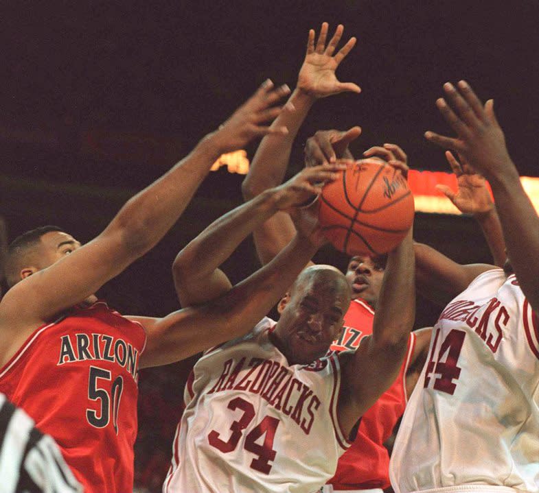 2 APR 1994: ARKANSAS FORWARD CORLISS WILLIAMSON PULLS DOWN A REBOUND TONIGHT AGAINST ARIZONA”S JOSEPH BLAIR, LEFT, DURING THE FIRST SEMI-FINAL GAME OF THE NCAA MEN”S FINAL FOUR IN CHARLOTTE, NORTH CAROLINA. Mandatory Credit: Doug Pensinger/ALLSPORT