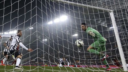 AS Roma's Seydou Keita (R, partially obscured) heads the ball to score as Juventus' goalkeeper Gianluigi Buffon fails to save during their Italian Serie A soccer match at the Olympic stadium in Rome March 2, 2015. REUTERS/Giampiero Sposito