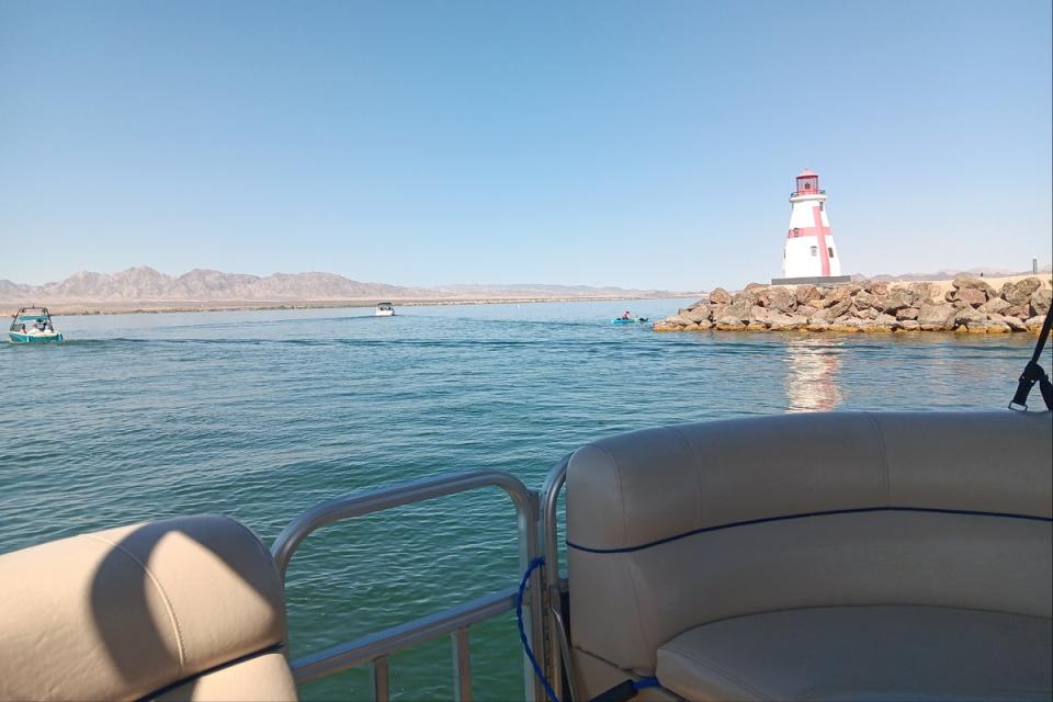 Boating on emerald blue Lake Havasu is an Arizona highlight (Simon and Susan Veness)