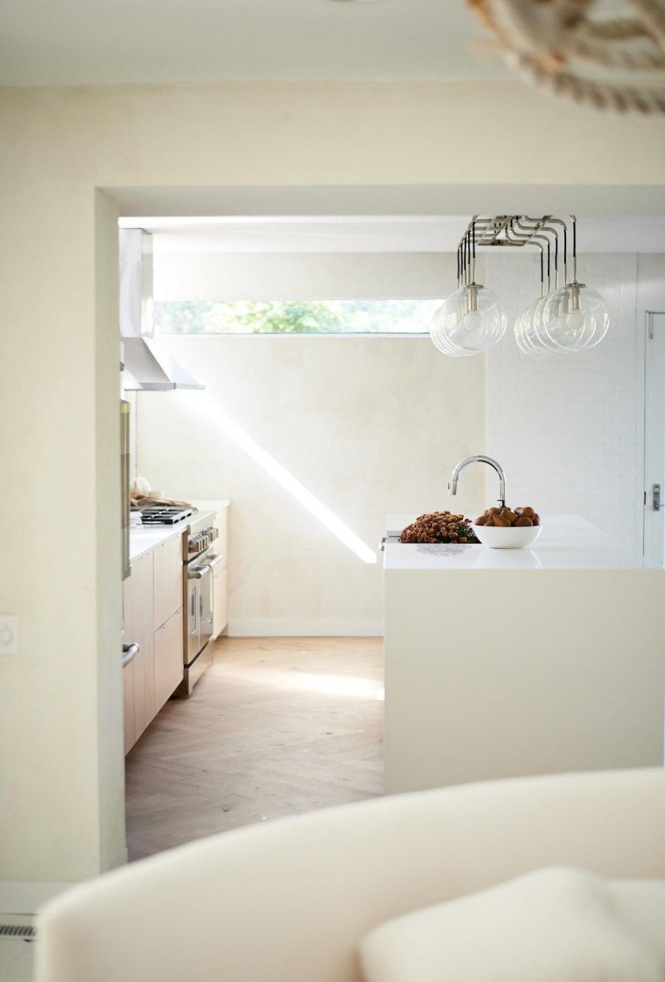 25 White Kitchens That Look Like Design Heaven