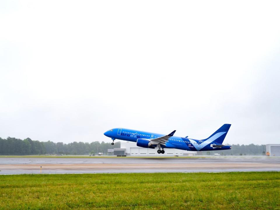 Breeze Airways' inaugural A220 taking off from Richmond.