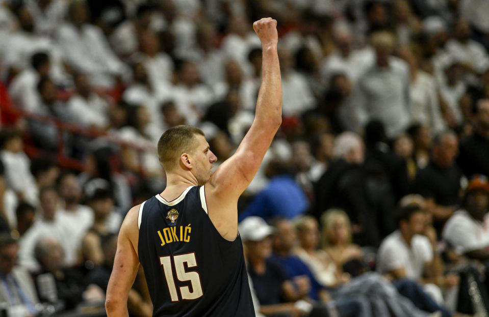 Nikola Jokic在季後賽驚人表現，能和Oscar Robertso及Larry Bird等傳奇球星齊名。(Photo by AAron Ontiveroz/The Denver Post)