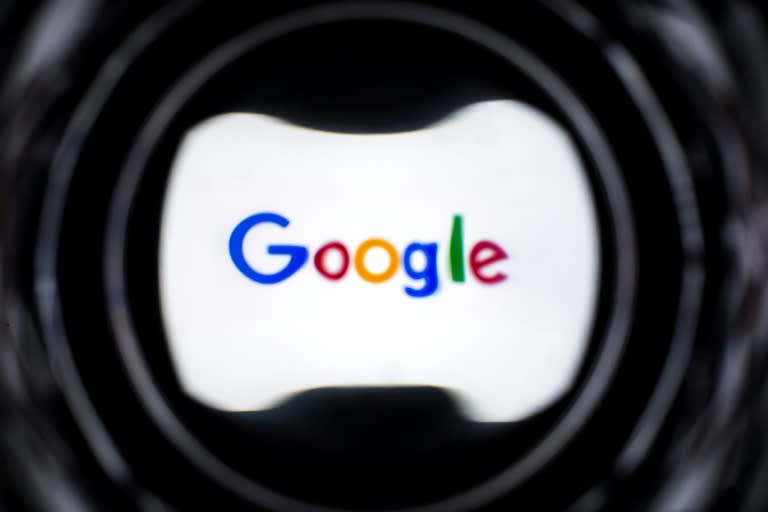 Google a annoncé qu'il allait supprimer des liens vers les sites d'information californiens dans certains résultats de recherche, pour riposter contre un projet de loi qui l'obligerait à payer une commission aux médias (Lionel BONAVENTURE)