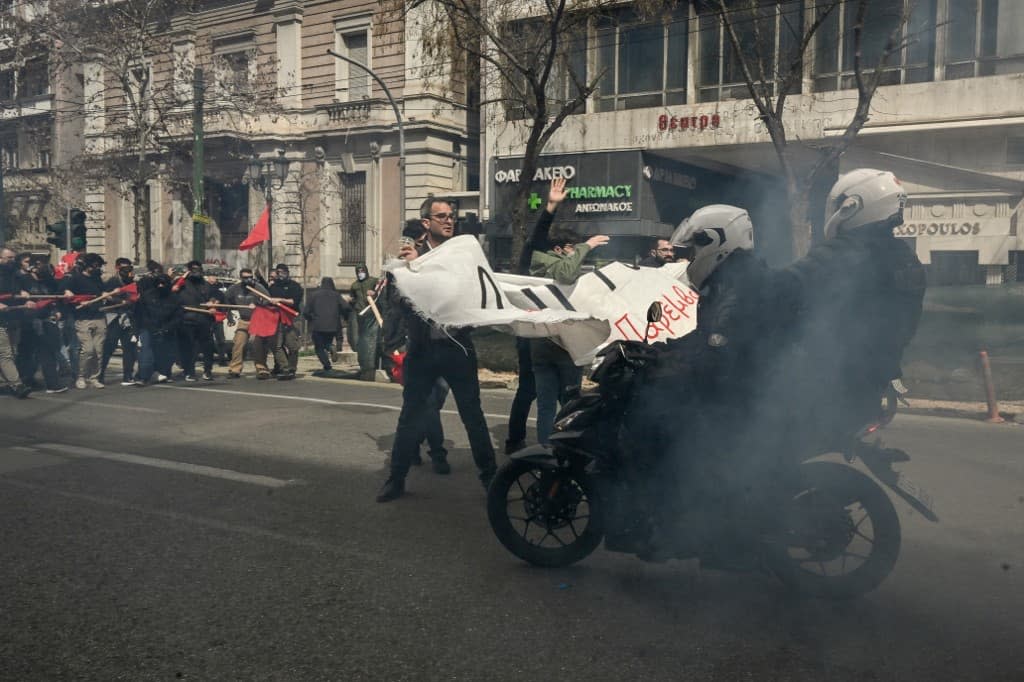 Une manifestation à Athènes, en Grèce, le 5 mars 2023, après la catastrophe ferroviaire.  - Louisa GOULIAMAKI