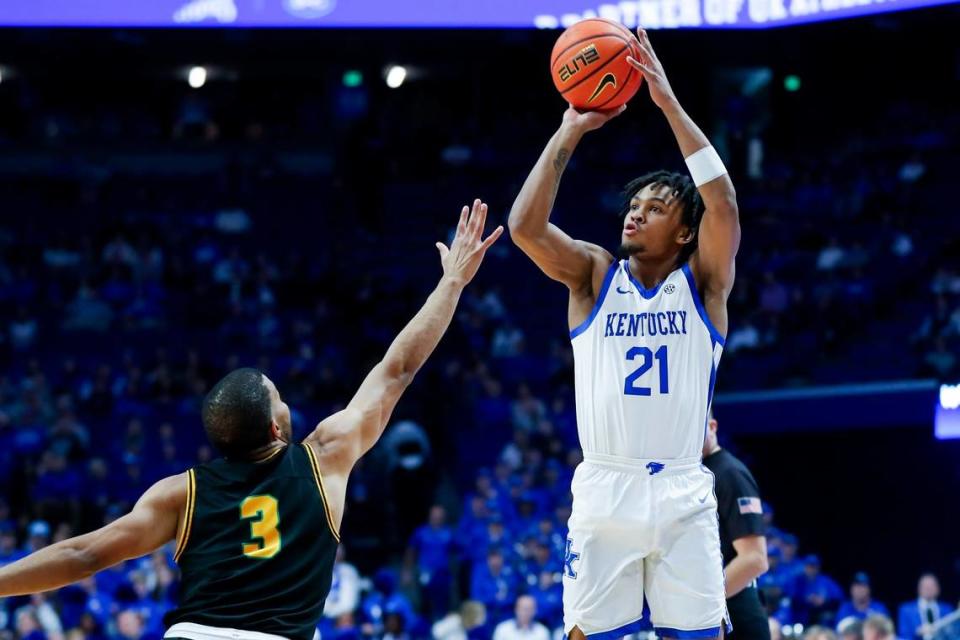 Kentucky freshman guard D.J. Wagner (21) had 12 points, seven assists and two steals in UK’s 99-53 victory over Kentucky State in the Wildcats’ final exhibition contest of 2023-24.