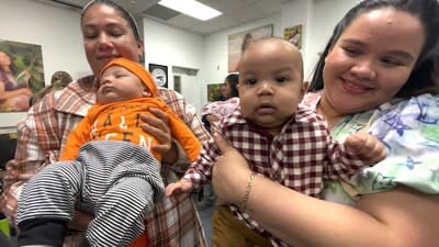 El Proyecto Lullaby de Alameda Health System reúne a músicos profesionales con futuros padres para que escriban canciones de cuna personalizadas para sus bebés. (PRNewsfoto/Alameda Health System)