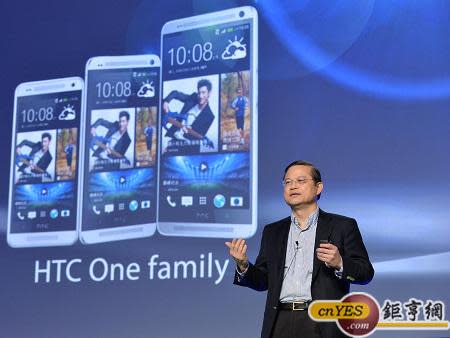 HTC宏達電中國區總裁暨北亞區總經理董俊良親赴中國大陸北京發表HTC首款大螢幕4G LTE手機HTC。(圖：宏達電提供)