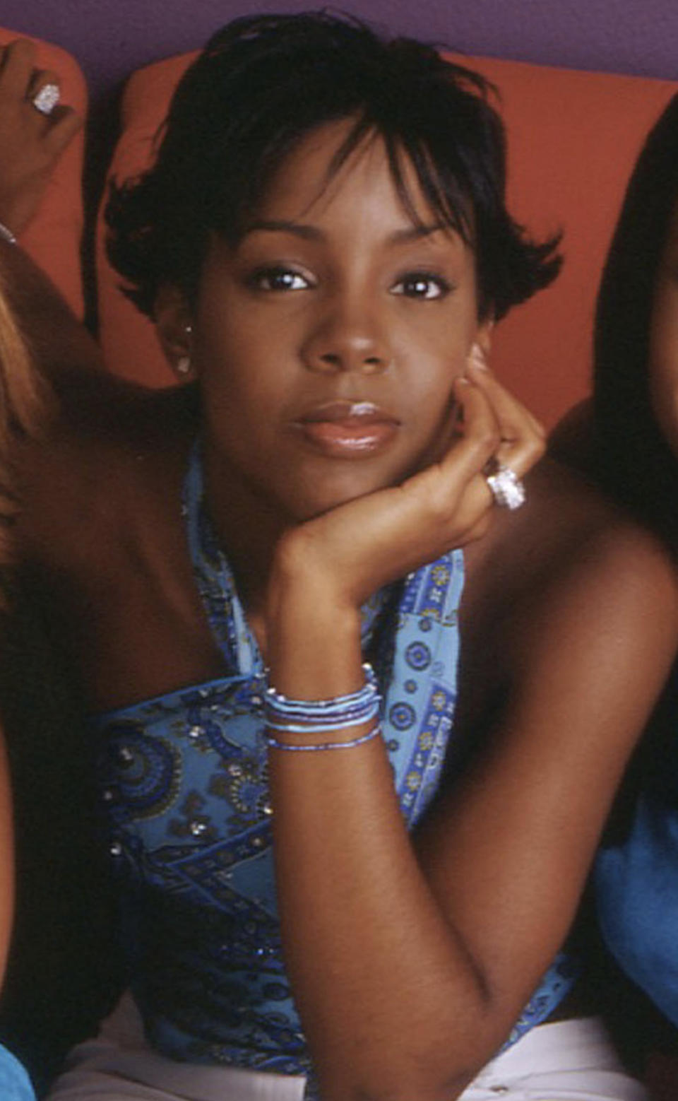 Rowland posing for a Destiny's Child portrait in 2000