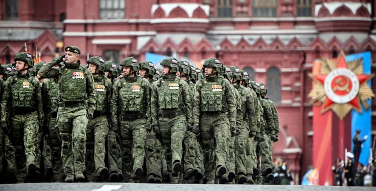 Unos soldados rusos desplegados en Ucrania marchan en la Plaza Roja de Moscú el 9 de mayo de 2024, durante el desfile del Día de la Victoria (Alexander Nemenov)