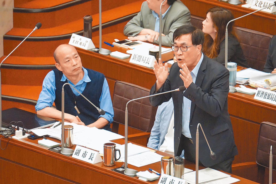 黃暐瀚認為，台北市副市長李四川(右)是韓系人馬，若有韓國瑜(左)相助，將會是2026年新北市長選戰的變數，而新北市有400萬票，對民進黨來說也要衝到百萬票，為賴清德2028連任鋪路。(資料照)
