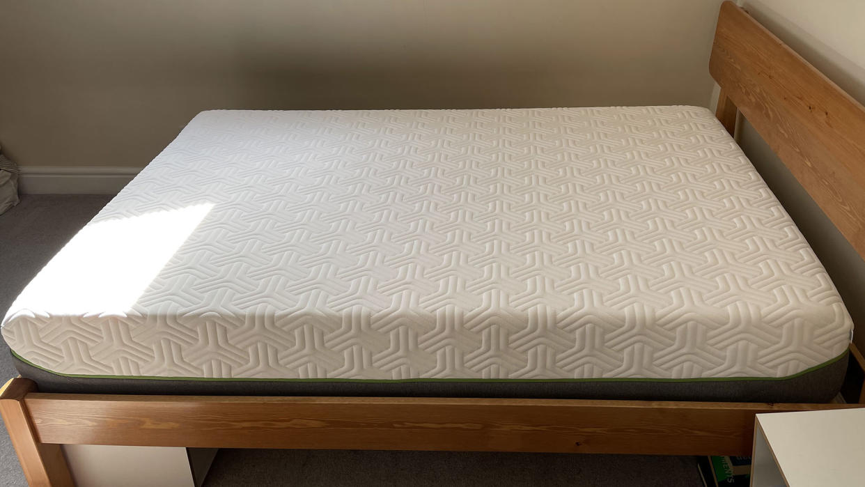  Tempur Hybrid Elite mattress in reviewer's bedroom. 