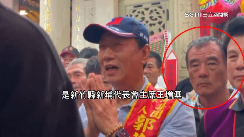 王增基（紅圈內）涉嫌提供民眾每人400元獎金來增加連署書。