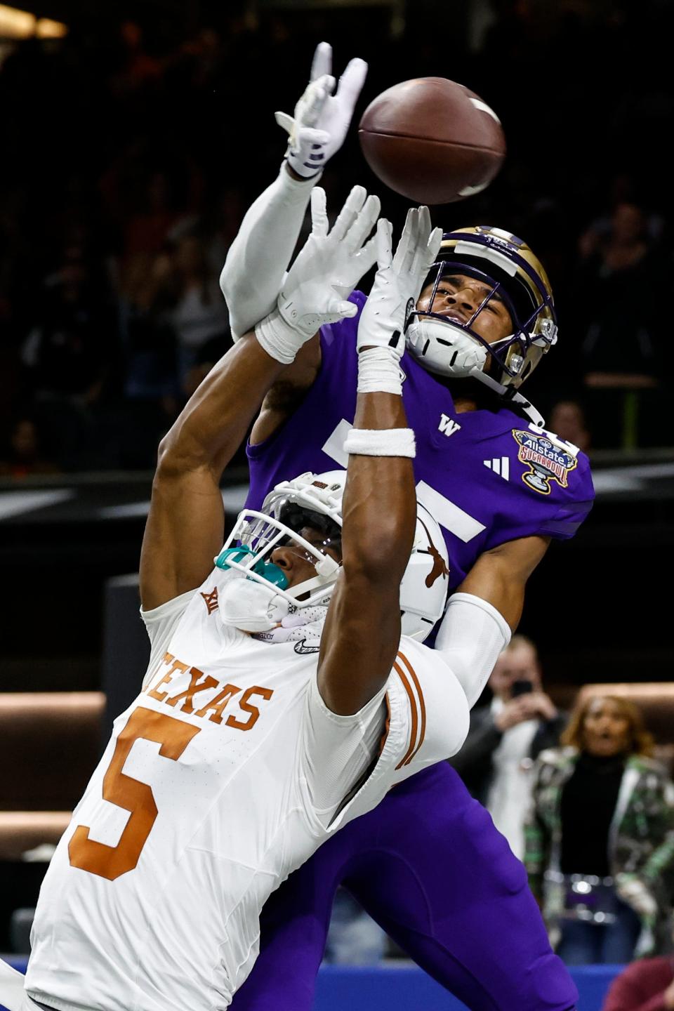 Washington cornerback Elijah Jackson (25) hits the ball before Texas wide receiver Adonai Mitchell (5) can catch it on the last play of the second half of the Sugar Bowl CFP NCAA semifinal college football game between Washington and Texas, Monday, Jan. 1, 2024, in New Orleans. Washington won 37-31. (AP Photo/Butch Dill)