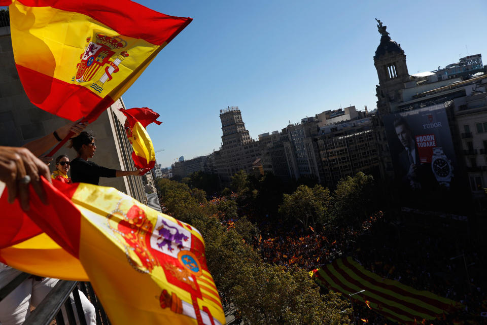 Spanish-unity supporters demonstrate in Barcelona