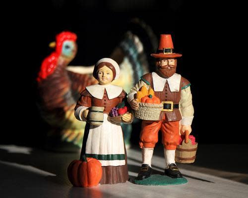 Pilgrim and turkey figurines