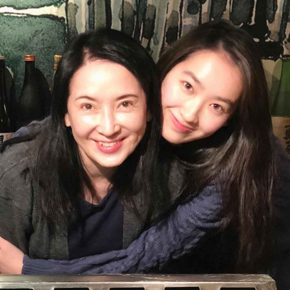 It is the end of wedded bliss for Hong Kong actress Mimi Kung and Chinese actor Lin Wei. Shown here is Kung with daughter Ashley Lin. ― Picture via Instagram/kung_mimi