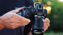 <p>Canon EOS R7 mirrorless APS-C camera review</p> 