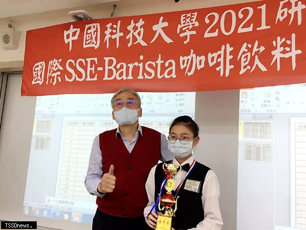 中國科大觀管系辦理「二○二一研揚盃國際SSE-Barista咖啡調製競賽」。（圖：中國科大提供）